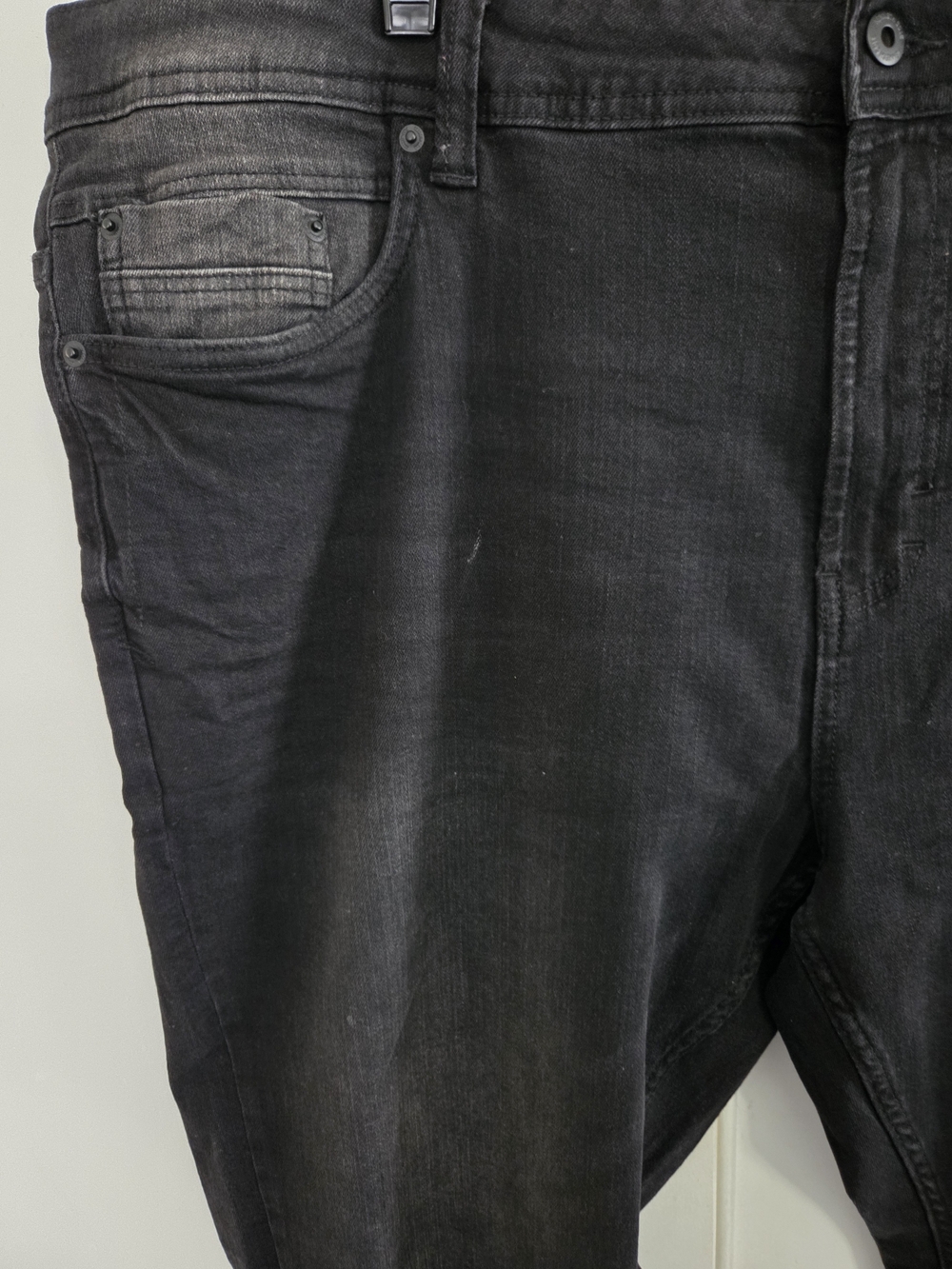 Kenneth Cole Men's Slim Straight Jeans in Washed Black